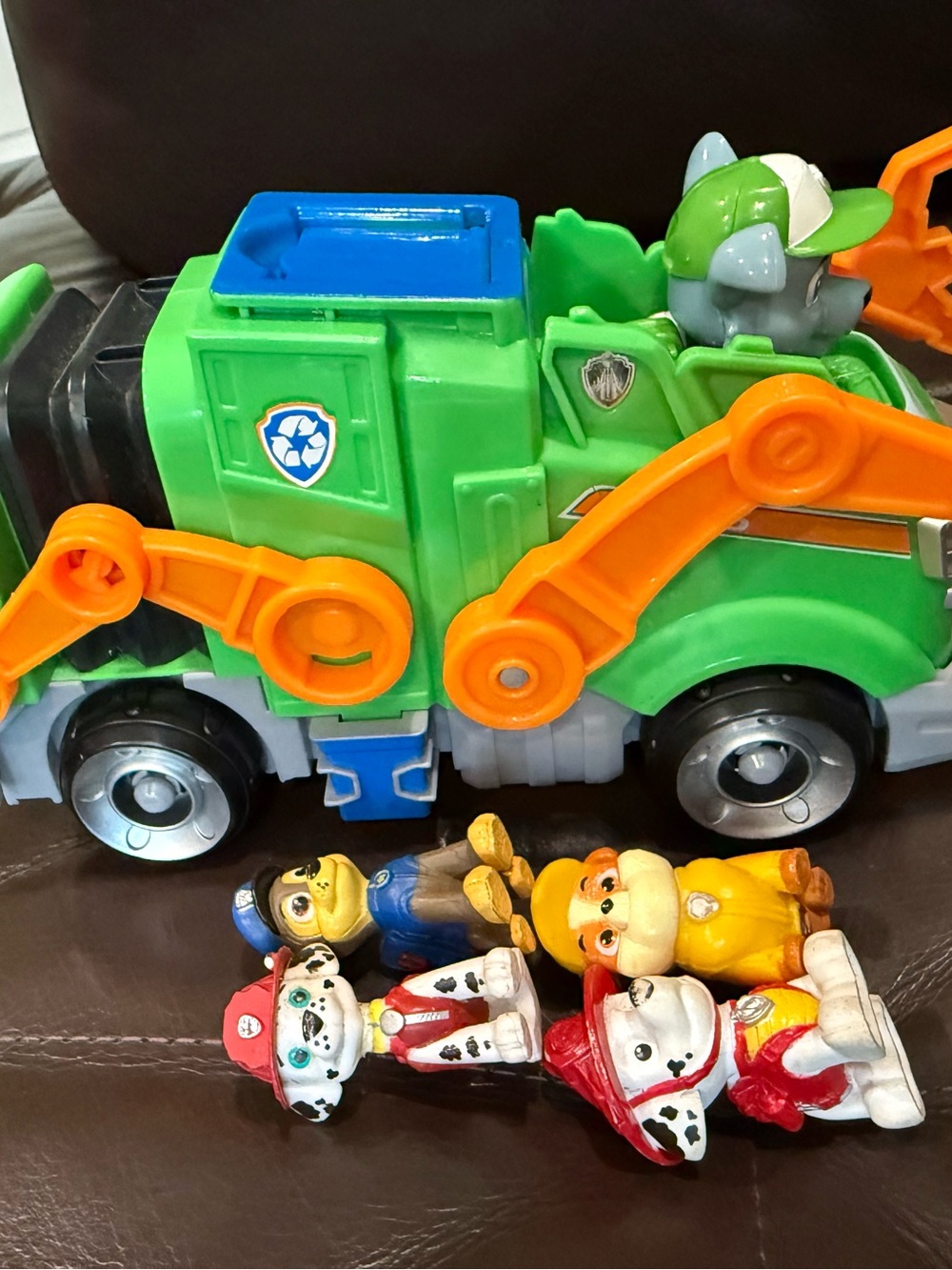 Paw Patrol Movie Rocky Deluxe Recycle Vehicle Rocky figurine and 4 characters